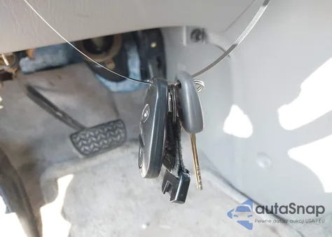 2005 Toyota Sienna Le z USA, uszkodzony, nr VIN 5TDZA23C35S231193